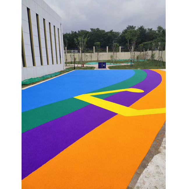 塑膠場(chǎng)地施工實(shí)景圖1